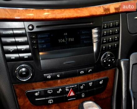 Мерседес Е-Клас 2005 у Львові на Automoto.ua Сірий Мерседес Е-Клас, об'ємом двигуна 1.8 л та пробігом 307 тис. км за 5600 $, фото 32 на Automoto.ua