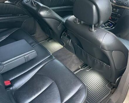 Мерседес Е-Класс 2005 в Хусте на Automoto.ua Серый Мерседес Е-Класс, объемом двигателя 3 л и пробегом 383 тыс. км за 7700 $, фото 9 на Automoto.ua