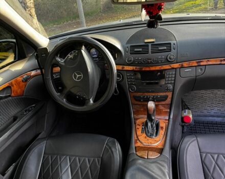 Серый Мерседес Е-Класс, объемом двигателя 3.2 л и пробегом 409 тыс. км за 6400 $, фото 4 на Automoto.ua