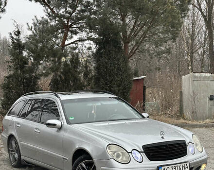Сірий Мерседес Е-Клас, об'ємом двигуна 2.2 л та пробігом 270 тис. км за 6500 $, фото 3 на Automoto.ua