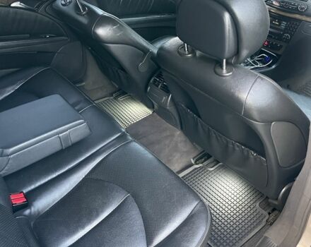 Мерседес Е-Клас 2005 у Хусте на Automoto.ua Сірий Мерседес Е-Клас, об'ємом двигуна 3 л та пробігом 383 тис. км за 7700 $, фото 9 на Automoto.ua