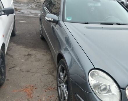 Серый Мерседес Е-Класс, объемом двигателя 3.2 л и пробегом 400 тыс. км за 3800 $, фото 2 на Automoto.ua