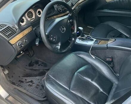 Мерседес Е-Класс 2005 в Хусте на Automoto.ua Серый Мерседес Е-Класс, объемом двигателя 3 л и пробегом 383 тыс. км за 7700 $, фото 12 на Automoto.ua