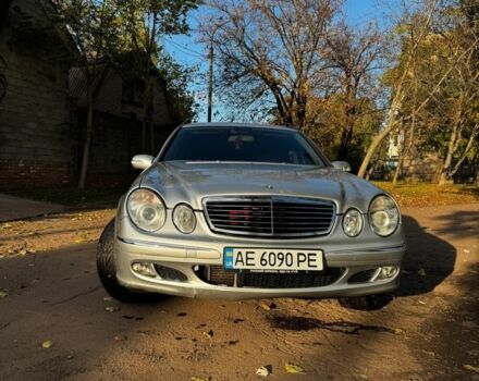 Серый Мерседес Е-Класс, объемом двигателя 3.2 л и пробегом 409 тыс. км за 6400 $, фото 7 на Automoto.ua