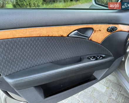 Мерседес Е-Класс 2006 в Самборе на Automoto.ua Серый Мерседес Е-Класс, объемом двигателя 3 л и пробегом 256 тыс. км за 8700 $, фото 19 на Automoto.ua