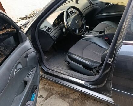 Мерседес Е-Клас 2006 у Синельниковом на Automoto.ua Сірий Мерседес Е-Клас, об'ємом двигуна 2.1 л та пробігом 400 тис. км за 3500 $, фото 4 на Automoto.ua