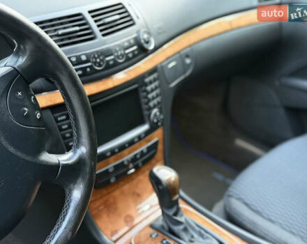 Мерседес Е-Класс 2006 в Самборе на Automoto.ua Серый Мерседес Е-Класс, объемом двигателя 3 л и пробегом 256 тыс. км за 8700 $, фото 21 на Automoto.ua