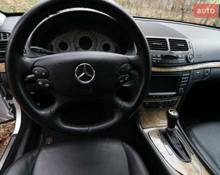 Серый Мерседес Е-Класс, объемом двигателя 2.99 л и пробегом 527 тыс. км за 16000 $, фото 10 на Automoto.ua