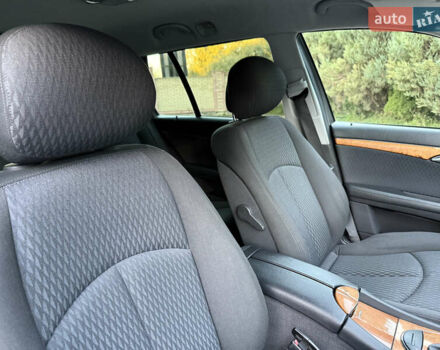 Мерседес Е-Класс 2006 в Самборе на Automoto.ua Серый Мерседес Е-Класс, объемом двигателя 3 л и пробегом 256 тыс. км за 8700 $, фото 46 на Automoto.ua