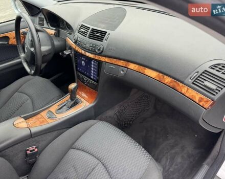Сірий Мерседес Е-Клас, об'ємом двигуна 2.15 л та пробігом 280 тис. км за 6999 $, фото 24 на Automoto.ua
