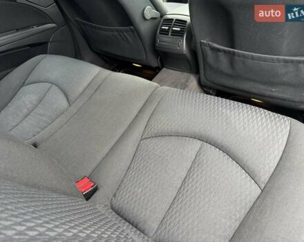 Сірий Мерседес Е-Клас, об'ємом двигуна 2.15 л та пробігом 280 тис. км за 6700 $, фото 81 на Automoto.ua