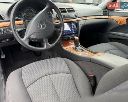 Сірий Мерседес Е-Клас, об'ємом двигуна 2.15 л та пробігом 280 тис. км за 6999 $, фото 55 на Automoto.ua