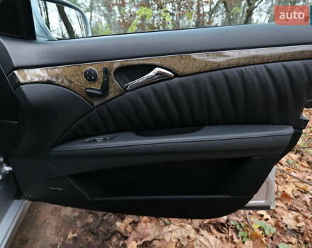 Серый Мерседес Е-Класс, объемом двигателя 2.99 л и пробегом 527 тыс. км за 16000 $, фото 42 на Automoto.ua