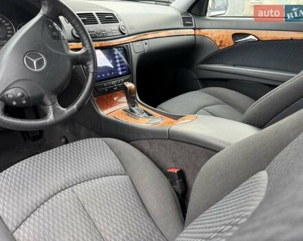 Сірий Мерседес Е-Клас, об'ємом двигуна 2.15 л та пробігом 280 тис. км за 6999 $, фото 54 на Automoto.ua