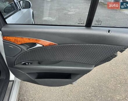 Сірий Мерседес Е-Клас, об'ємом двигуна 2.15 л та пробігом 280 тис. км за 6700 $, фото 80 на Automoto.ua