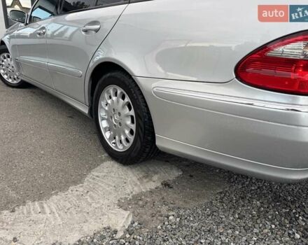Сірий Мерседес Е-Клас, об'ємом двигуна 2.15 л та пробігом 280 тис. км за 6999 $, фото 95 на Automoto.ua