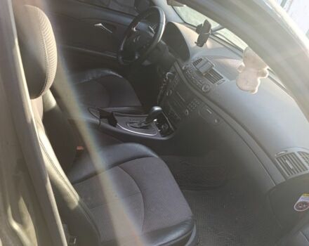 Мерседес Е-Клас 2006 у Синельниковом на Automoto.ua Сірий Мерседес Е-Клас, об'ємом двигуна 2.1 л та пробігом 400 тис. км за 3500 $, фото 5 на Automoto.ua