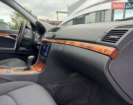 Сірий Мерседес Е-Клас, об'ємом двигуна 2.15 л та пробігом 280 тис. км за 6999 $, фото 25 на Automoto.ua