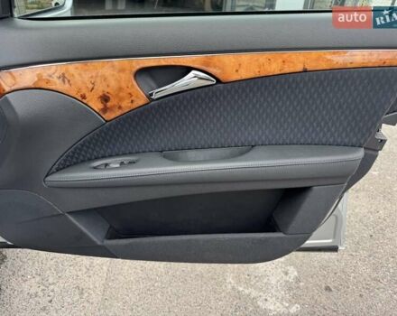 Сірий Мерседес Е-Клас, об'ємом двигуна 2.15 л та пробігом 280 тис. км за 6999 $, фото 23 на Automoto.ua