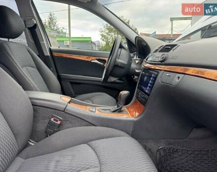 Сірий Мерседес Е-Клас, об'ємом двигуна 2.15 л та пробігом 280 тис. км за 6999 $, фото 26 на Automoto.ua