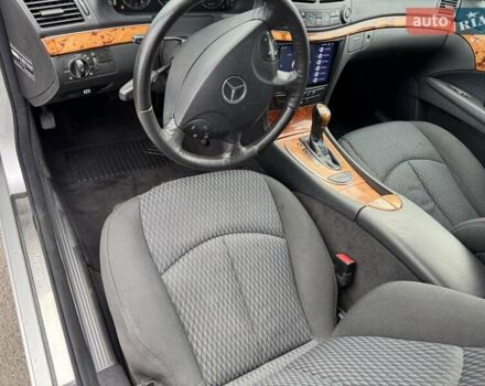 Сірий Мерседес Е-Клас, об'ємом двигуна 2.15 л та пробігом 280 тис. км за 6999 $, фото 59 на Automoto.ua