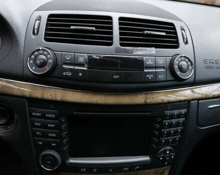 Серый Мерседес Е-Класс, объемом двигателя 2.99 л и пробегом 527 тыс. км за 16000 $, фото 11 на Automoto.ua