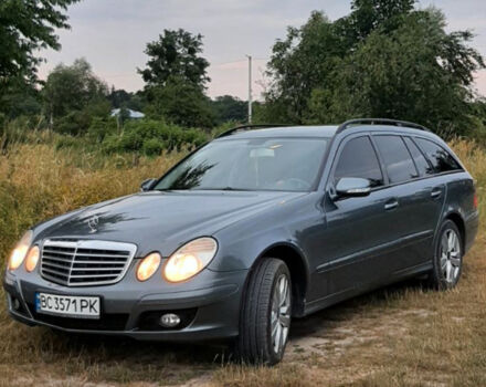 Сірий Мерседес Е-Клас, об'ємом двигуна 3 л та пробігом 400 тис. км за 5900 $, фото 1 на Automoto.ua