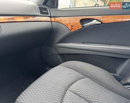 Сірий Мерседес Е-Клас, об'ємом двигуна 2.15 л та пробігом 280 тис. км за 6999 $, фото 43 на Automoto.ua