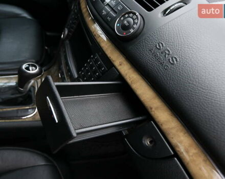 Серый Мерседес Е-Класс, объемом двигателя 2.99 л и пробегом 527 тыс. км за 16000 $, фото 39 на Automoto.ua