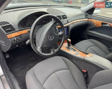 Сірий Мерседес Е-Клас, об'ємом двигуна 2.15 л та пробігом 280 тис. км за 6999 $, фото 60 на Automoto.ua