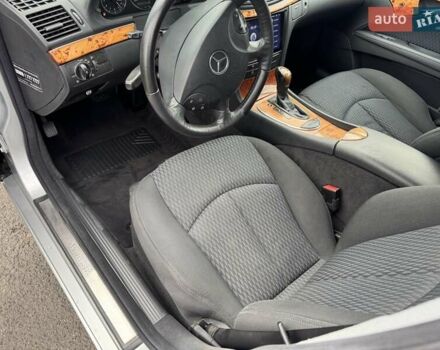 Сірий Мерседес Е-Клас, об'ємом двигуна 2.15 л та пробігом 280 тис. км за 6999 $, фото 61 на Automoto.ua