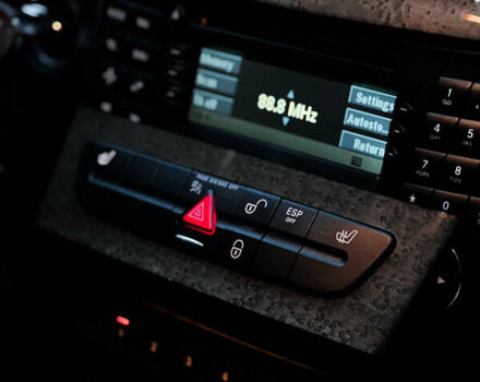 Серый Мерседес Е-Класс, объемом двигателя 1.8 л и пробегом 258 тыс. км за 7500 $, фото 24 на Automoto.ua