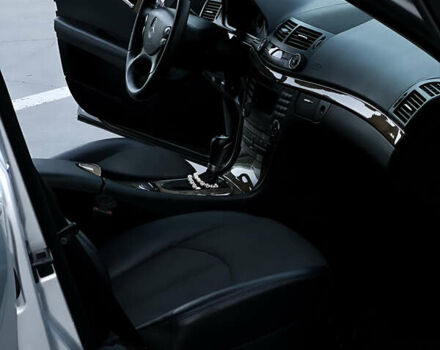 Серый Мерседес Е-Класс, объемом двигателя 1.8 л и пробегом 258 тыс. км за 7500 $, фото 27 на Automoto.ua