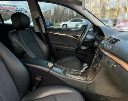 Сірий Мерседес Е-Клас, об'ємом двигуна 2.2 л та пробігом 267 тис. км за 8400 $, фото 16 на Automoto.ua