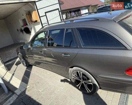 Серый Мерседес Е-Класс, объемом двигателя 2.1 л и пробегом 350 тыс. км за 10241 $, фото 2 на Automoto.ua
