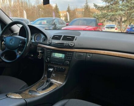 Сірий Мерседес Е-Клас, об'ємом двигуна 2.2 л та пробігом 267 тис. км за 8400 $, фото 17 на Automoto.ua