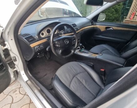 Сірий Мерседес Е-Клас, об'ємом двигуна 3 л та пробігом 280 тис. км за 9500 $, фото 5 на Automoto.ua