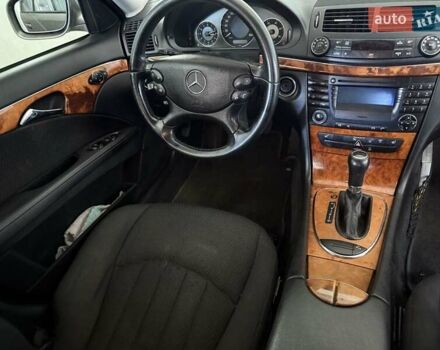 Серый Мерседес Е-Класс, объемом двигателя 2.1 л и пробегом 350 тыс. км за 10241 $, фото 6 на Automoto.ua