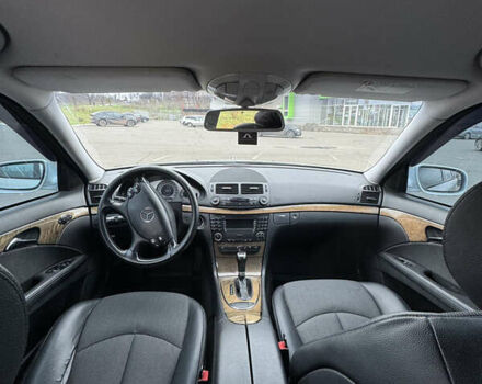 Сірий Мерседес Е-Клас, об'ємом двигуна 2.2 л та пробігом 270 тис. км за 8400 $, фото 5 на Automoto.ua