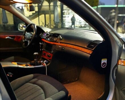 Серый Мерседес Е-Класс, объемом двигателя 2.2 л и пробегом 560 тыс. км за 6200 $, фото 4 на Automoto.ua