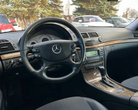 Сірий Мерседес Е-Клас, об'ємом двигуна 2.2 л та пробігом 267 тис. км за 8400 $, фото 12 на Automoto.ua