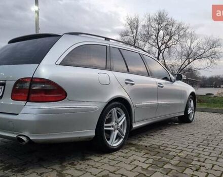 Сірий Мерседес Е-Клас, об'ємом двигуна 3 л та пробігом 280 тис. км за 9500 $, фото 1 на Automoto.ua