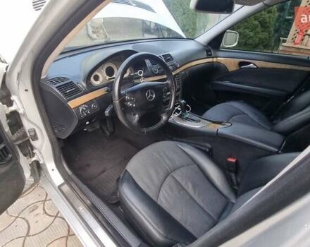 Сірий Мерседес Е-Клас, об'ємом двигуна 3 л та пробігом 280 тис. км за 9500 $, фото 4 на Automoto.ua