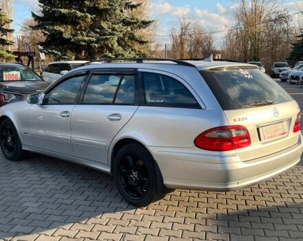 Сірий Мерседес Е-Клас, об'ємом двигуна 2.2 л та пробігом 267 тис. км за 8400 $, фото 4 на Automoto.ua