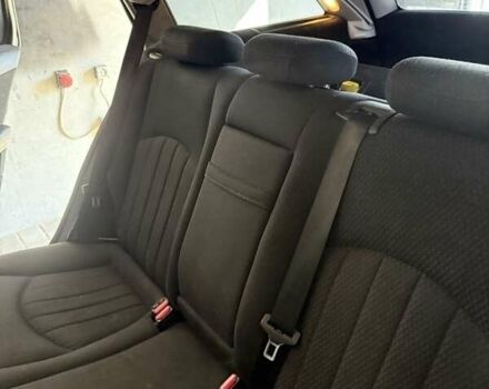 Серый Мерседес Е-Класс, объемом двигателя 2.1 л и пробегом 350 тыс. км за 10241 $, фото 4 на Automoto.ua