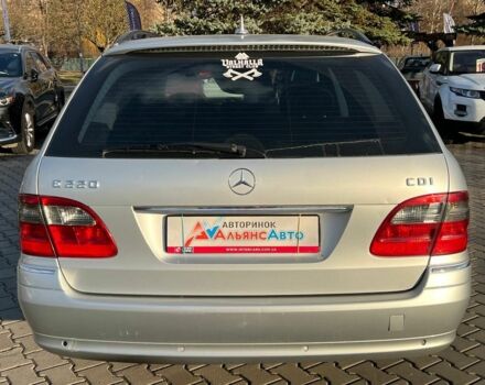 Сірий Мерседес Е-Клас, об'ємом двигуна 2.2 л та пробігом 267 тис. км за 8400 $, фото 5 на Automoto.ua