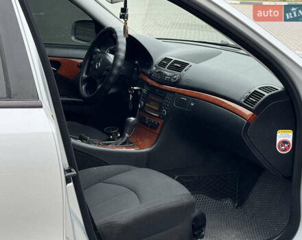 Серый Мерседес Е-Класс, объемом двигателя 1.8 л и пробегом 250 тыс. км за 7000 $, фото 5 на Automoto.ua