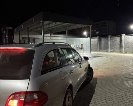 Сірий Мерседес Е-Клас, об'ємом двигуна 2 л та пробігом 330 тис. км за 4295 $, фото 4 на Automoto.ua