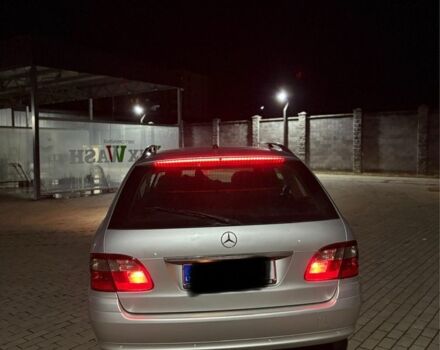 Сірий Мерседес Е-Клас, об'ємом двигуна 2 л та пробігом 330 тис. км за 4295 $, фото 3 на Automoto.ua