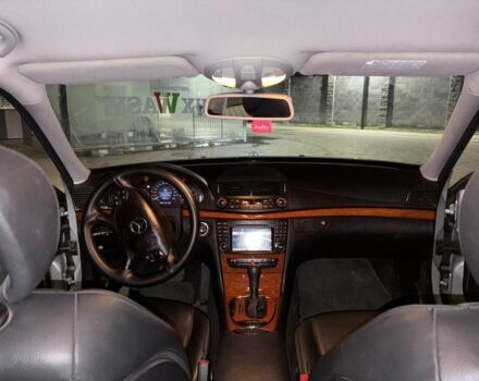 Сірий Мерседес Е-Клас, об'ємом двигуна 2 л та пробігом 330 тис. км за 4295 $, фото 5 на Automoto.ua